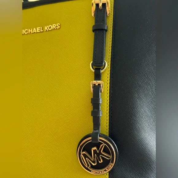 Michael Kors Jet Set Travel Center Saffiano Leather Tote & Wallet NWOT - Picture 6 of 16